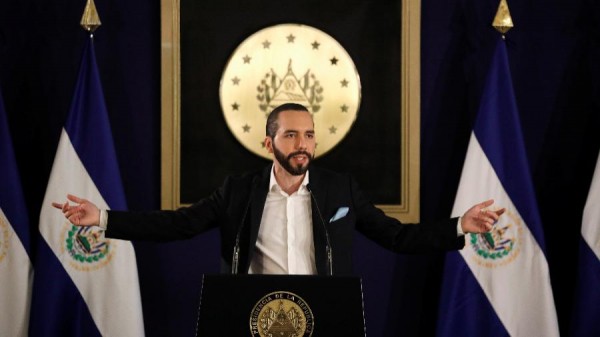 Президент Сальвадора просит ФРС &laquo;перестать печатать деньги&raquo;
