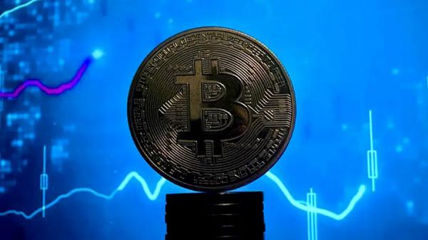 Биткоин-ETF дождались денег: курсы криптовалют растут &mdash; что дальше
